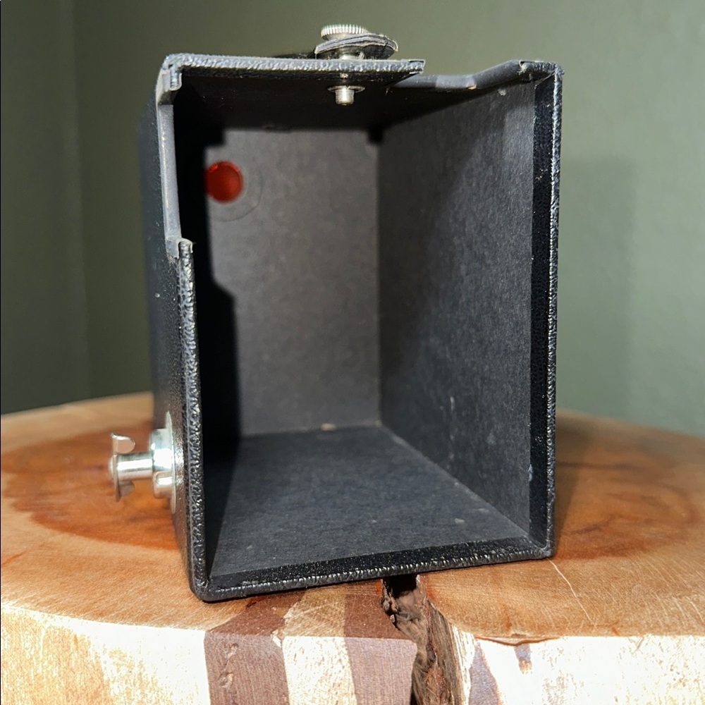 KODAK Six-20 Brownie Junior Art Deco Camera W/ MYSTERY FILM! - Picture 11 of 16
